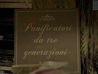 Il locale fu chiuso nel 1965.  Quelli sono gli anni in cui anche Guaragnella cominci� a vendere i terreni in suo possesso e cos� in questa zona si inizi� a costruire alti palazzi in cemento armato. Ma i pi� tenaci fecero in modo di rimanerci come il panettiere che esibisce con orgoglio la storia di famiglia: �Panificatori da tre generazioni�